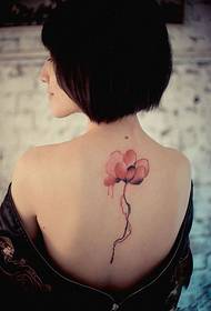 όμορφο όμορφο λουλούδι θηλυκό πίσω τατουάζ