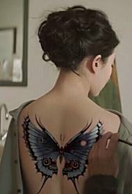 tatoo nzuri ya kipepeo nyuma ya mungu mtukufu