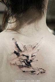 pattern Ferocious fox nyob hauv tus poj niam rov qab