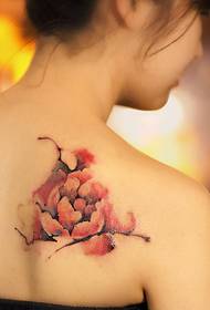 garota sexy Padrão de tatuagem de flor elegante e bonito nas costas
