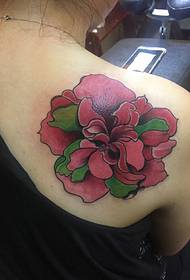 nadaje się na plecy dziewczęcy wspaniały wzór tatuażu kwiatowego
