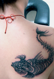 lični uzorak tetovaže riblje kosti