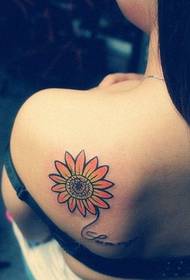tatuaggio fresco girasole spalle ragazza spalle