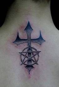 πίσω κλασικό μοτίβο σταυρό τατουάζ
