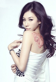Qing Chun სილამაზის უკანა მხრის unicorn tattoo