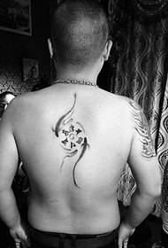 mannen rug zes-woord mantra tattoo patroon