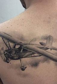 zurück kreatives schönes Flugzeugtattoo