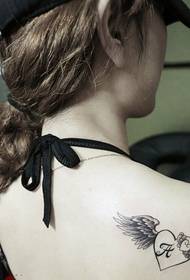 girl's back single-winged personality tattoo