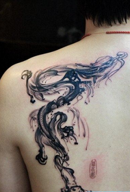 indietro bellissimo modello di tatuaggio del drago dell'inchiostro