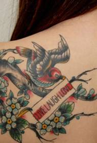 elegants un skaists muguras alternatīvs totem tetovējums tetovējums
