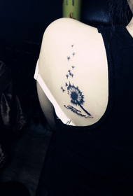 modernong estilo ng tattoo ng dandelion dandelion
