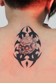 totem tatuaggio teschio selvaggio personalità posteriore