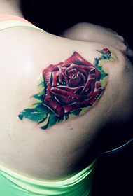 tattoo ສີແດງບ່າສູງ