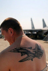 Tatuaje de caza clásico de espalda para homes europeos e americanos 93724-belas tatuaxes de grúa coroa vermella sinxelas