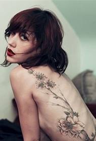 áilleacht sexy tattoo pearsantacht ar ais