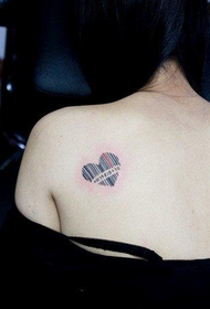 la tendenza sulle spalle della dea della versione amore del modello di tatuaggio con codice a barre