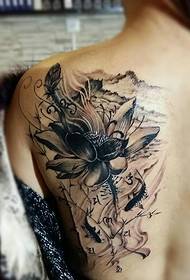 Skaists un skaists muguras lotosa tetovējums
