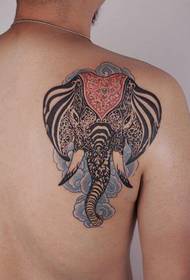 Hallitseva viranomainen totem norsun tatuointi