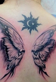 mulher volta elegante delicada borboleta asa tatuagem padrão