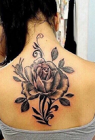 a lányok jól néznek ki a fekete-szürke rózsa tetoválás