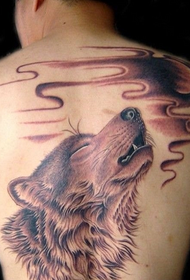 tatuaggio testa di lupo prepotente personalità uomo retro