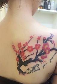 Seksīga skaistuma muguras modes plūmju tetovējums tetovējums