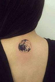 modello di tatuaggio terra schiena ragazza