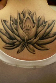 patrón de tatuaxe de loto traseiro superior