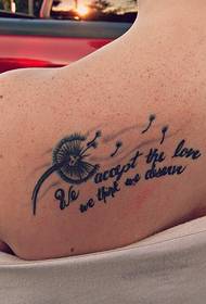 ແມ່ຍິງ dandelion ກັບຄືນໄປບ່ອນແລະ tattoo ພາສາອັງກິດ