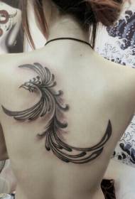 paprasta fenikso tatuiruotė ant merginos nugaros