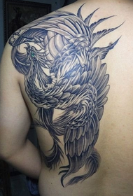 tatuaggio posteriore fenice prepotente da uomo