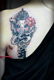 слика врло леђа леђа малог слона тетоважа
