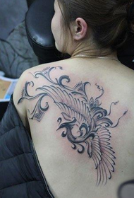 tatuaggio fenice totem schiena prostituta