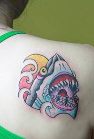 Gadis kembali kartun tato kepala hiu