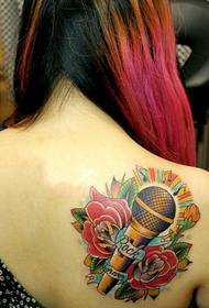 Mode Rose Mikrofon Rücken Schulter Tattoo