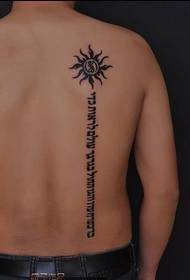 Gambar tato Tibet dengan matahari