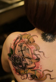 dorso femminile modello di tatuaggio dipinto bara europea e americana
