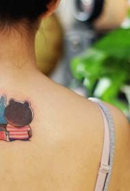 Modello di tatuaggio schiena ragazza simpatico cartone animato indietro