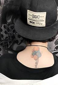 ragazza mano retro colore palla vista posteriore modello di tatuaggio ragazza