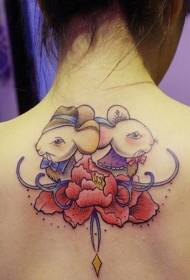 flickor ser bra tatuering mönster tecknad mus