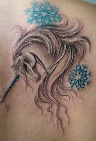 yn ôl tatŵ unicorn pluen eira hardd