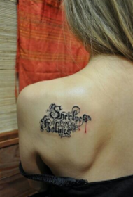 modello di tatuaggio gotico di bell'aspetto posteriore