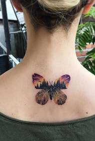 Europa bakom den tjejfärgade lilla tatueringsmönstret för fjäril