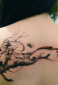 სილამაზის უკან მელნის tattoo სურათი ელეგანტური და კეთილშობილური