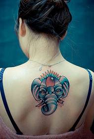 Красивое заднее милое изображение татуировки головы слона