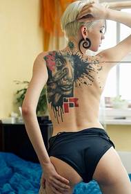 женская задняя сторона татуировки