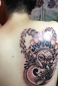 Asmenybės vyrų alternatyvios tatuiruotės „Totem“