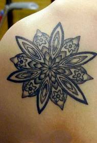 Schulterblummen Totem Tattoo