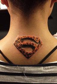 klassiek luipaard superman logo tattoo patroon