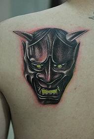colore posteriore uomo come modello di tatuaggio